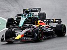 Fernando Alonso se snaí zaútoit na první místo Maxe Verstappena