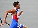 Vít Müller v rozbhu tafet mu na 4x400 metr na mistrovství svta v Budapeti