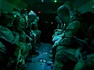 Na vojáky ekají bhem cviení na Libavé i noní výsadky vrtulníkem