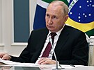 Ruský prezident Vladimir Putin se úastní summit u BRICS pes videohovor. (22....