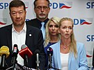 Tomio Okamura a Karla MAkov z SPD na tiskov konferenci ped mimodnou...