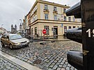 V historickém centru Hradce Králové dlníci opravují vodovod a kanalizaci. (9....
