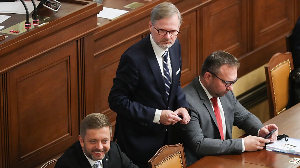 Vít Rakuan (STAN), Petr Fiala (ODS) a Martin Jureka (KDU-SL) na schzi...