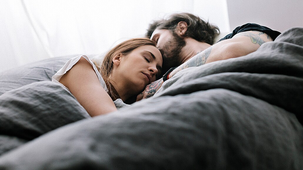 Spojené nádoby. Kvalitní spánek peje i kvalitnímu sexu.