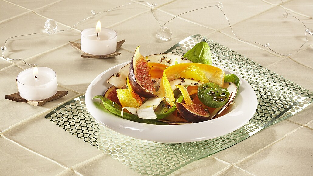 Salát z erstvého kokosu a mrkve