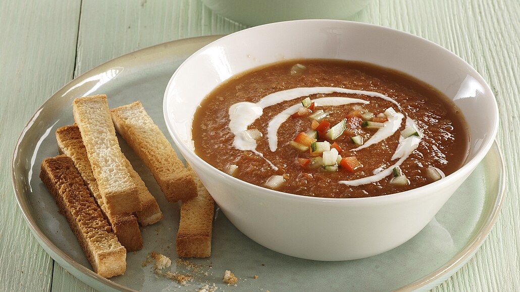 Studená zeleninová polévka - gazpacho