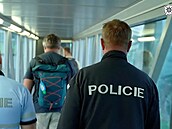 Policie eskortovala do Česka obžalovaného z podvodů. Skrýval se na jachtě u...