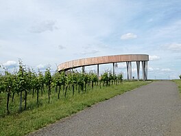 Poblí vinaské obce Kobylí vznikla unikátní rozhledna Stezka nad vinohrady....