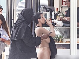 Bianca Censori a Kanye West na dovolené v Itálii (22. srpna 2023)