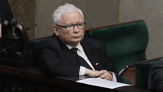 Ochrnm polskho houbae. Pedseda polsk vldn strany Prvo a spravedlnost Jaroslaw Kaczynski v parlamentu (17. srpna 2023)