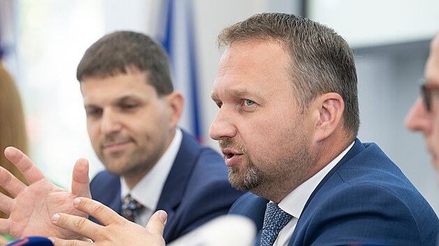 Ministr ivotnho prosted Petr Hladk a ministr prce a socilnch vc Marian Jureka (17. ervence 2023)