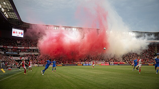 Choreo sl�vistick�ch fanou�k� v utk�n� proti Ban�ku Ostrava