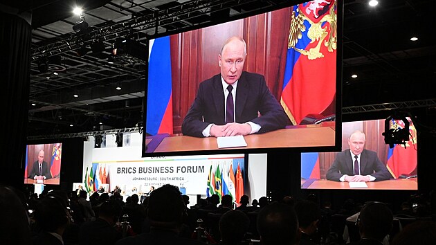 Rusk prezident Vladimir Putin se astn summitu BRICS vzdlen, astnkm poslal video. (22. srpna 2023)