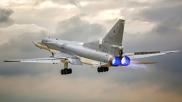 Ruský strategický bombardér Tu-22M3 (19. ervence 2023)