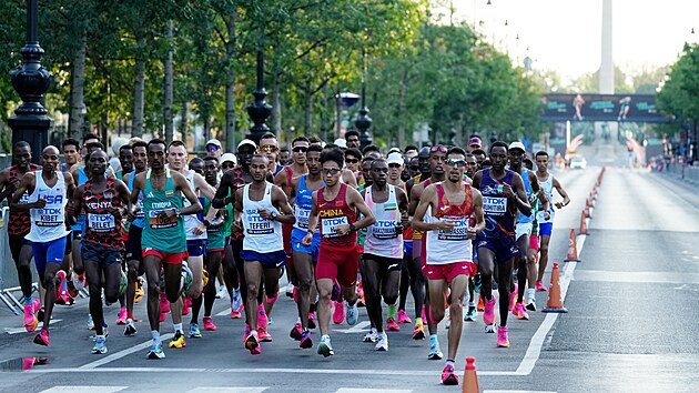 Maraton mužů zahájil poslední den atletického mistrovství světa v Budapešti.