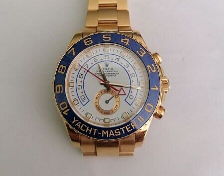 Odcizené náramkové hodinky znaky Rolex ze lutého kovu s modrým ciferníkem...