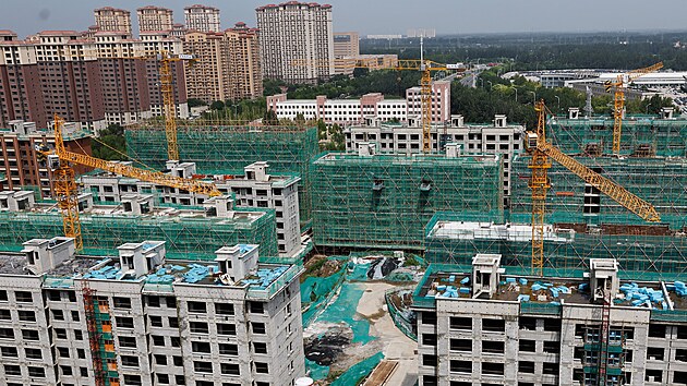 Rozestavěné obytné budovy čínského developera Country Garden v Tiancinu. 23.8.2023