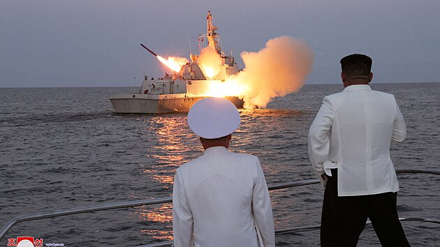 KLDR otestovala strategick rakety, na co dohlel i vdce Kim ong-un. (2023)