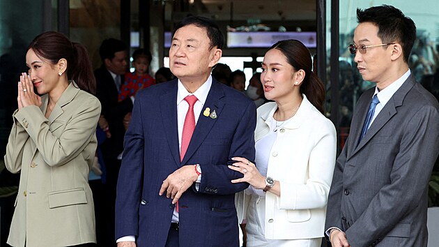 Bval thajsk premir Tchaksin inavatra se po 15 letech v exilu vrtil do zem, aby nastoupil trest osmi let vzen za zneuit moci. (22. srpna 2023)