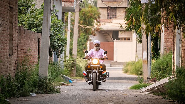 V roce 2021 si Ondej koupil motorku na dlku, a ta na nj v Indii ekala a do letonho roku.