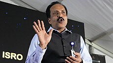 Pedseda Indické organizace pro vesmírný výzkum (ISRO) S. Somanath mluví k...