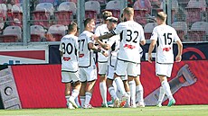 Olomoutí fotbalisté se radují z gólu proti Plzni.