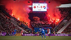 Choreo ostravských fanou�k� p�i utkání na Slavii