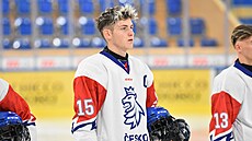 Kapitán �eské sedmnáctky Tomá� Poletín (15) na led�