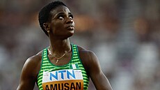 Tobi Amusanová z Nigerie kontroluje sv�j �as z rozb�hu na 100 metr� p�eká�ek