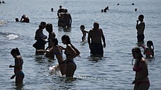 Teploty v hlavním m�st� Itálie momentáln� dosahují a� 37 stup�� Celsia. Lidé se...