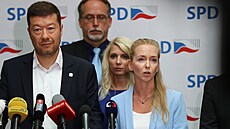 Tomio Okamura a Karla MA�íková z SPD na tiskové konferenci p�ed mimo�ádnou...