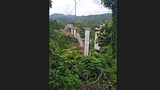 V Indii ve státě Mizórám se zhroutil 100 metrů vysoký železniční most, který...