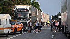 Dálnici D2 u Hustopeí na Beclavsku ve smru na Brno uzavela tragická nehoda....