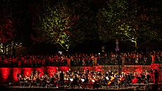 Filharmonice Hradec Králové na náplavce u Labe