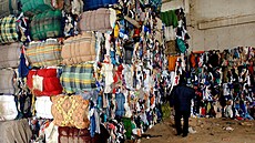 Skládka vyazeného textilu na Tachovsku