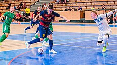 Plzeský Adam Knobloch (uprosted) vstelil proti Chomutovu hattrick.