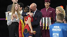 Luis Rubiales, předseda španělské fotbalové federace, při medailovém...