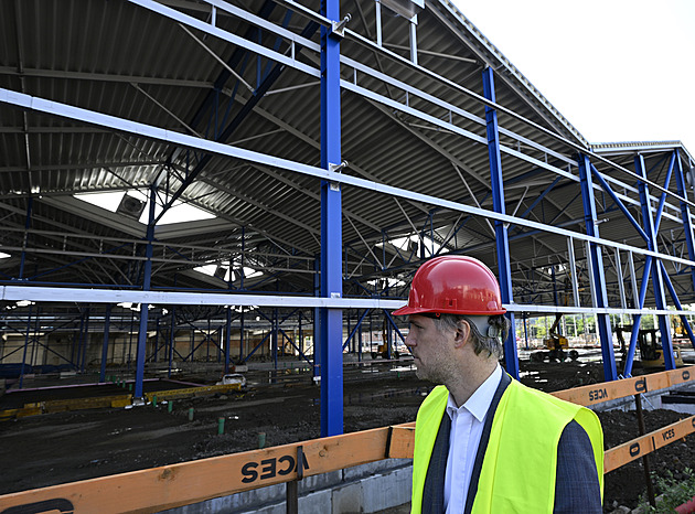 Nové „parkoviště“ pro tramvaje roste jako z vody, vozovna bude hotová za rok