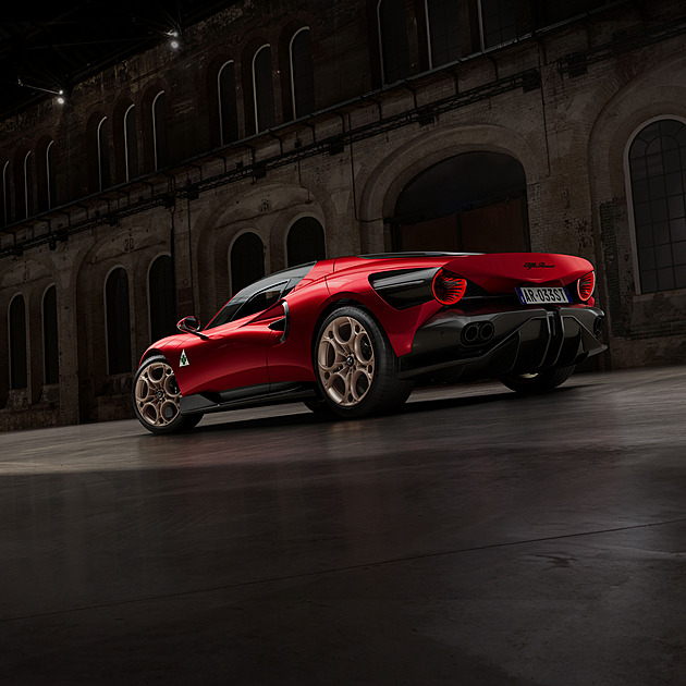 Alfa Romeo 33 je zpátky po více než 50 letech. Všech 33 je vyprodaných