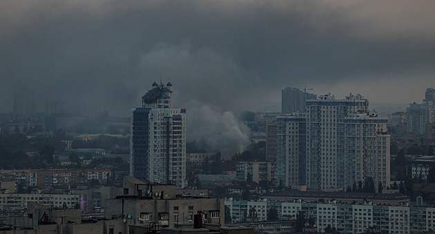Ukrajina byla v noci pod ruskou palbou. Dronový nálet zabil jednoho člověka
