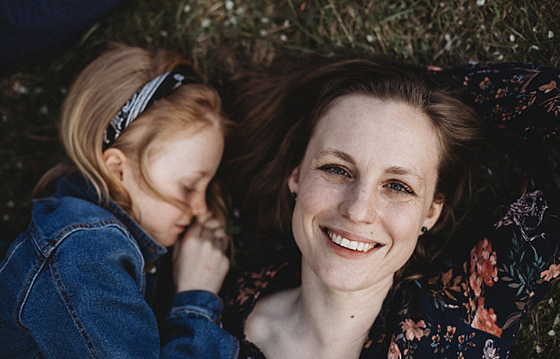 Když dětem píseň utkví v paměti, mají vystaráno, říká autorka Zpívané češtiny