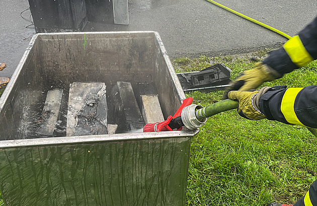 V domě explodovala baterie od fotovoltaiky, během ochlazování vybuchla další