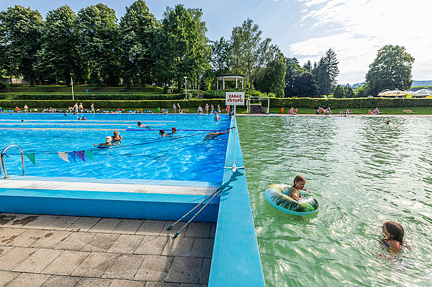 Koupaliště ve Dvoře Králové slaví devadesátku, na investice marně čeká