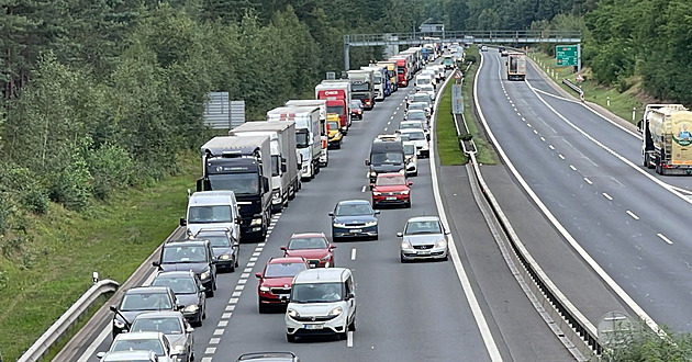 Proč (ne)platit dálniční známky. Mohli by řidiči žalovat bourající kolegy nebo stát?