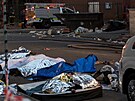 Na ulici leící tla po poáru v jihoafrickém Johannesburgu. (31. srpna 2023)