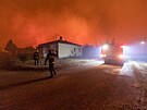 etí hasii bojují s plameny u vesnice Jannuli na východ ecka. (31. srpna...