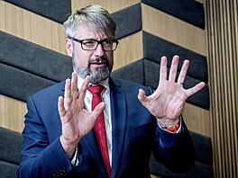 Hostem po�adu Rozst�el je Jakub Landovský, velvyslanec �R p�i NATO.