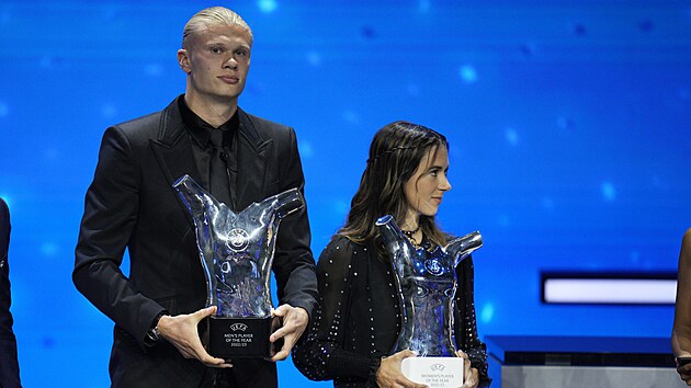 Nejlep�� fotbalista a fotbalistka Evropy - Erling Haaland a Aitana Bonmat�ov�.