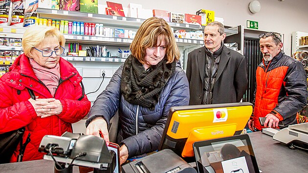 Pro nkup v obchod bez obsluhy zkaznk potebuje mobil se speciln aplikac provzanou s bankovn identitou.