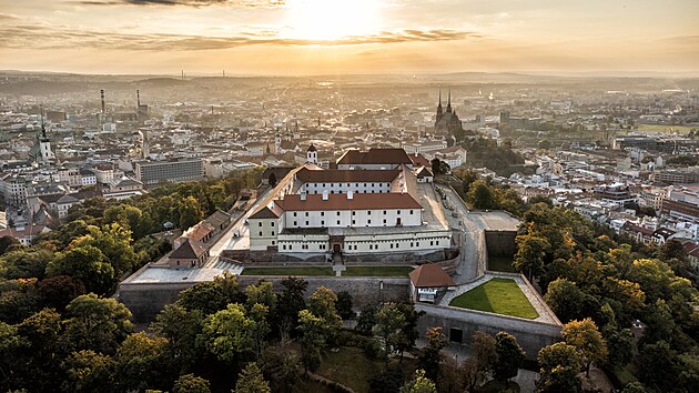 Hrad pilberk shlejc na Brno byl zaloen ve druh polovin 13. stolet moravskm markrabtem Pemyslem Otakarem II., kter se pozdji stal tak eskm krlem.